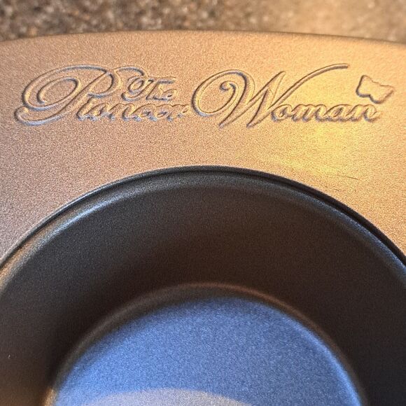 The Pioneer Woman 12-Cup Nonstick Aluminized Steel Muffin Pan Champagne - Picture 4 of 16